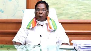 எனக்கு பதவி ஒரு பொருட்டே இல்லை... மரியாதை தான் முக்கியம்... புதுச்சேரி முதல்வர் நாராயணசாமி 