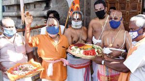  வாவ்.. அயோத்தி ராமர் கோவில் பூமி பூஜைக்கு பறந்து சென்ற காவிரி கொள்ளிடம் ஆற்றின் புனித மணல்!