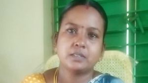 கோவை: தலித் என்பதால் அலுவலகத்தில் பெயரை எழுதவிடாமல் தடுக்கிறார்கள்-பெண் ஊராட்சி தலைவர் பகீர் புகார் 