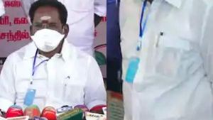 அது என்ன நீல நிறத்தில்.. அமைச்சர் செல்லூர் ராஜு அணிந்திருக்கும் அட்டை.. ஜப்பான் மேட்.. இதான் காரணம்!