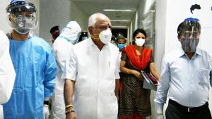 சிகிச்சைக்கு சேர்ந்த 8 நாளில் கொரோனா நெகட்டிவ்.. கர்நாடக முதல்வர் எடியூரப்பா டிஸ்சார்ஜ் 