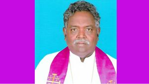  ஒரு  பிஷப் செய்யற காரியமா இது?.. திருச்சியிலிருந்து சென்னை வந்து.. அள்ளி சென்ற போலீஸ்!