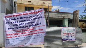 கொரோனா இருப்பதாக கூறி தனிமைப்படுத்திய கோவை மாநகராட்சிக்கு வாழ்த்து பேனர் வைத்த குடும்பத்தினர் 