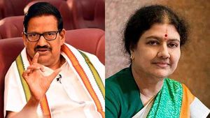 அதிமுகவை பலவீனப்படுத்த  பாஜக அரசு முயற்சி... சசிகலா மீது கரிசனம் காட்டும் கே.எஸ்.அழகிரி..! 