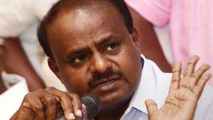 கலாச்சார கமிட்டி.. கர்நாடகாவிலும் கலக குரல்.. தென்னிந்தியர் புறக்கணிப்பு.. குமாரசாமி கொந்தளிப்பு 