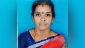 வெள்ளிக்கிழமை வீட்டு வாசலில் கோலம் போட்ட பெண்ணிற்கு நேர்ந்த கொடூரம் - சீர்காழியில் அதிர்ச்சி 