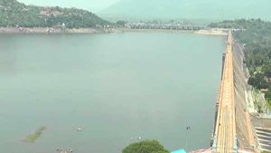 மேட்டூர் அணைக்கு வரும் நீரின் வரத்து குறைவு... இன்றாவது 100 அடியை எட்டுமா? 