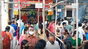 புரட்டாசி முதல் சனி.. பெருமாள் கோவில்களில் பக்தர்கள் கூட்டம்.. விண்ணை பிளக்கும் கோவிந்தா கோஷம்