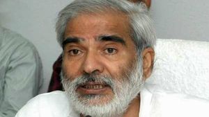 லாலு கட்சியை விட்டு விலகுவதாக அறிவித்த.. முன்னாள் அமைச்சர் ரகுவன்ஷ் பிரசாத் திடீர் மரணம் 