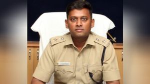 ராமநாதபுரம் முன்னாள் எஸ்பி வருண்குமார்.. சென்னைக்கு பணியிட மாற்றம்.. புதிய பொறுப்பு! 
