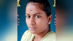 கோவையில் ஷாக்.. அலைபேசியை அதிகம் பயன்படுத்தியதாக பெற்றோர் திட்டியதால் மாணவி தற்கொலை 