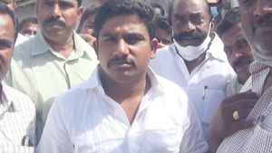 உடுமலையில் அமைச்சரின் உதவியாளரை கடத்தி விடுவித்ததால் குழப்பம்.. கடத்தியது ஏன்?..விடுவித்தது யார்? 