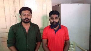 தங்கை முறை.. திருமணமான பெண்ணை அடைய ஆபாச படம் அனுப்பி டாக்டர் செய்த வக்கிரம்! சீரியல் நடிகரும் கைது