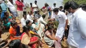ஜோதிமணி எம்.பி.யை ஒருமையில் பேசிய குஜிலியம்பாறை அதிமுக ஒ.செ. மலர்வண்ணன் - சிப்காட்டால் மூண்ட கலகம்! 