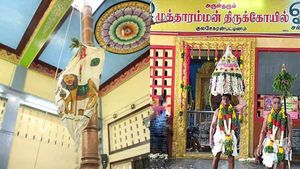 குலசேகரன்பட்டினம் தசரா திருவிழா கொடியேற்றத்துடன் தொடங்கியது - 26ல் சூரசம்ஹாசம் 