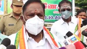 ராகுல் தாக்கப்பட்டதை கண்டித்து புதுச்சேரி முதல்வர் நாராயணசாமி, எம்எல்ஏக்களுடன் உண்ணாவிரதம்