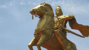 தஞ்சை ராஜராஜசோழன் 1035 சதய விழாவில் தமிழில் பாராயணம் : பெருவுடையாருக்கு  மகா அபிஷேகம் 