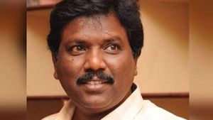 மூதாட்டி வீட்டில் சிறுநீர் கழித்த சண்முகம் சுப்பையா எய்ம்ஸ் உறுப்பினர்- திமுக, விசிக கடும் எதிர்ப்பு