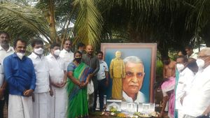 சிலம்பொலி செல்லப்பனுக்கு மணிமண்டபம்.. யாருக்கு மனசு வரும்.. ரூ.50 லட்சம் மதிப்பு நிலம் தந்த பெண்..! 