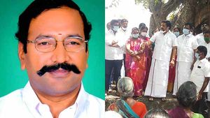 மரத்தடியில் திமுக கிராம சபை கூட்டம்.. இவ்வளவு பேர் திரண்டது எப்படி..? டென்ஷனான அமைச்சர் தங்கமணி..! 