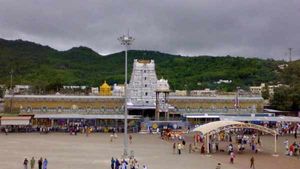 திருப்பதி ஏழுமலையான் கோவிலில் இன்று முதல் இலவச தரிசனம் தொடங்கியது.. தினசரி 3000 பேருக்கு அனுமதி 