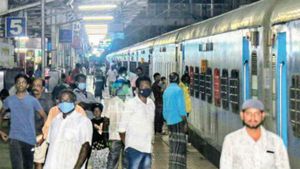 வைகை விரைவு ரயில் என்ஜினில் மின் பழுது.. திருச்சியிலிருந்து ஒரு மணி நேரம் தாமதம்