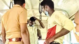 திருச்சியில் பழிவாங்கும் முன் கொலை செய்ய 'ஸ்கெட்ச்'.. ஆயுதங்களுடன் காத்திருந்த கூலிப்படையினா் கைது 