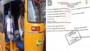  'ஹெல்மெட்' போடாத ஆட்டோ டிரைவருக்கு ரூ100 அபராதம் போட்ட அடேங்கப்பா திருச்சி போலீஸ்