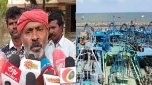 அறிவிக்காத அதிகாரிகள்.. நடுக் கடலில் சுழன்று வீசிய காற்று.. அவசரமாக திரும்பிய தூத்துக்குடி மீனவர்கள்