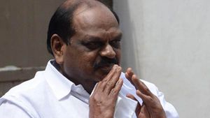 மத்திய அமைச்சரவையில் இடம்? அப்படி ஒரு எண்ணமே இல்லை.. வைத்திலிங்கம் அறிவிப்பின் பரபர பின்னணி 