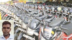  திருச்சியில் இரு சக்கர வாகனங்களாக பார்த்து பார்த்து திருடியவர் கைது.. 77 வாகனங்கள் பறிமுதல்!