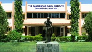 உலகின் முதல் 2% சிறந்த விஞ்ஞானிகள் பட்டியலில் காந்தி கிராம பல்கலை.-ன் 7  பேராசிரியர்களுக்கு இடம் 
