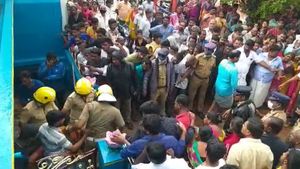 ஆரணியில் சிலிண்டர் வெடித்து 8 வயது சிறுவன் உள்பட 3 பேர் பலி.. சோகத்தில் மக்கள் 