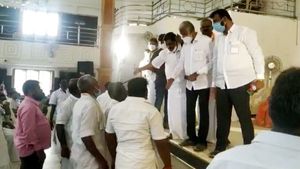 திமுக நம்மை மதிப்பதில்லை... புதுக்கோட்டை காங்கிரஸ் நிர்வாகிகள் ஆவேசம்... சஞ்சய் தத் திகைப்பு..! 