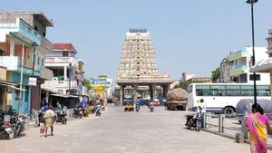  காஞ்சிபுரம் ஏகாம்பரநாதர் கோவிலில் வெள்ளி பல்லாக்கில் வெறும் பலகை மட்டும் இருப்பதாக புகார் 