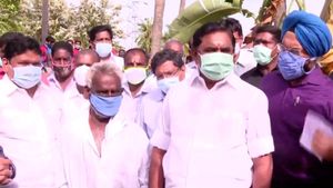 கடலூரில் முறிந்த வாழை மரங்கள்.. கனிவுடன் விசாரித்த முதல்வர்.. நேரில் வந்ததால் மக்கள் நெகிழ்ச்சி 