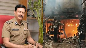 மதுரை ஜவுளிக்கடை தீ விபத்து... தீயணைப்புத்துறை டி.ஜி.பி.ஜாபர்சேட் நேரில் ஆய்வு..! 
