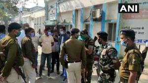  நிதிஷ் ஆட்சிக்கு வந்த சோதனை.. ஜேடியூ எம்.எல்.ஏ.வின் ஆதரவாளர்கள் 2 பேர் சுட்டுப் படுகொலை 