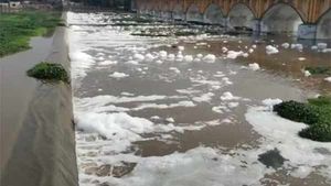 மதுரையில் கனமழை.. வைகை ஆற்றில் வெள்ளம்.. மலை போல் குவிந்த நுரையால் பரபரப்பு 