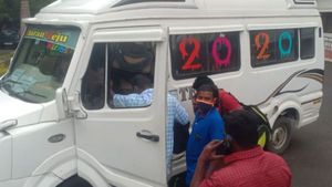 புயல் மழை பாதிப்பு.. கடலூருக்கு கை கொடுக்கும் சேலம்.. பணியாளர்களும், உபகரணங்களும் கிளம்பியாச்சு 