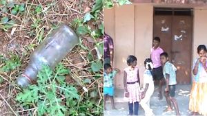  கராத்தே சொல்லி தருவதாக கூறி வகுப்பறையில்  போதையில் ஆசிரியர் செய்த காரியம்.. சஸ்பெண்ட் 