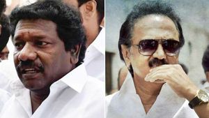 ஸ்டாலின் விபூதியை பூச மறுத்து இழிவுப்படுத்தி விட்டார்.. பகிரங்க மன்னிப்பு கேட்க வேண்டும்.. கருணாஸ் 