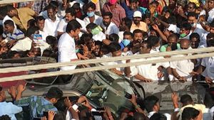 போகிற இடமெல்லாம் கேட் போடும் போலீஸ்.. விடாமல் களத்திற்கு செல்லும் உதயநிதி.. 3 நாளில் 3வது முறை கைது!