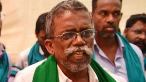 விவசாயிகள் போராட்டத்திற்கு ஆதரவு... டெல்லி செல்ல முயன்ற அய்யாக்கண்ணு திருச்சியில் கைது 