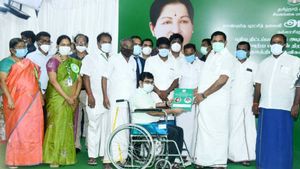 சூப்பர் முதல்வர்.. மனு கொடுத்த மாற்றுத்திறனாளிக்கு உடனே அரசு வேலை வழங்கி அசத்தல் 