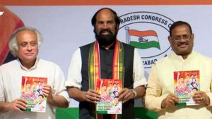 ஹைதராபாத் தேர்தல் இவிஎம் முறையில் நடக்கலை.. வாக்கு சீட்டுதான்.. 'அப்படியும்' மண்ணை கவ்விய காங்கிரஸ் 