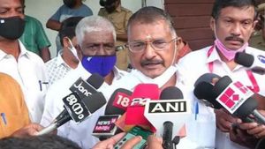 கொச்சி மாநகராட்சி காங்கிரஸ் மேயர் வேட்பாளர் வேணுகோபால், பாஜக வேட்பாளரிடம் ஒரு ஓட்டில் தோல்வி 