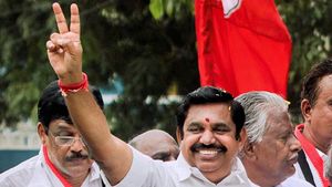 ராசியான மாவட்டம் நாமக்கல்.. வடமாநிலங்கள் பாணியில் பிரம்மாண்ட ரோடு ஷோ.. முதல்வரின் முதல்நாள் பரப்புரை