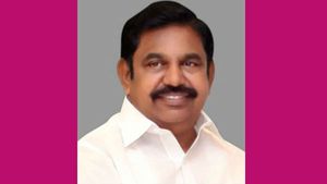 வேட்டியை மடிச்சி கட்டி.. 