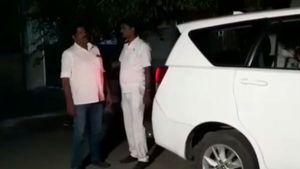 ஈரோடு.. பிரபல நிறுவனத்திற்கு சொந்தமான 5க்கும் மேற்பட்ட இடங்களில் வருமான வரித்துறை அதிரடி ரெய்டு 